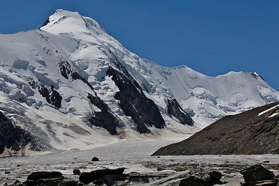 First look at the Great Aletschfirn 
 (Grosser Aletschfirn) 
 and the Alteschhorn at 4193 meters of altitude