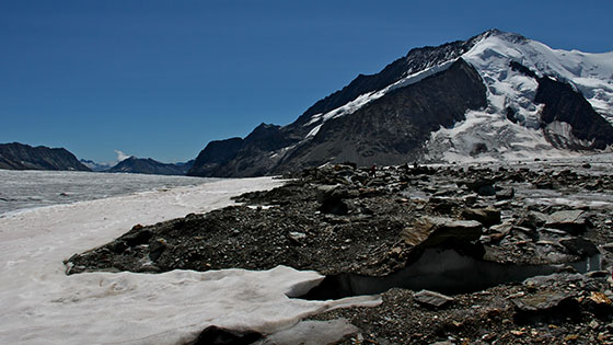 Lunch break on the Trugbergmorne 
 the easternmost moraine where 
 the Jungfraufirn and the Ewigschneefld converge