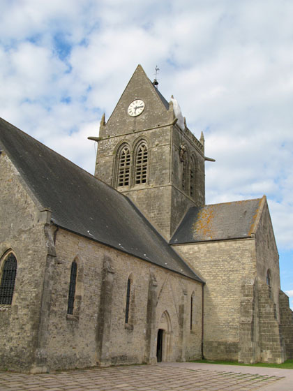 Sainte
Mre
glise 
 The church and its parachute memorial portrayed in the movie The Longest Day