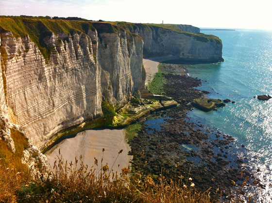  100
meter high cliffs of Etretat